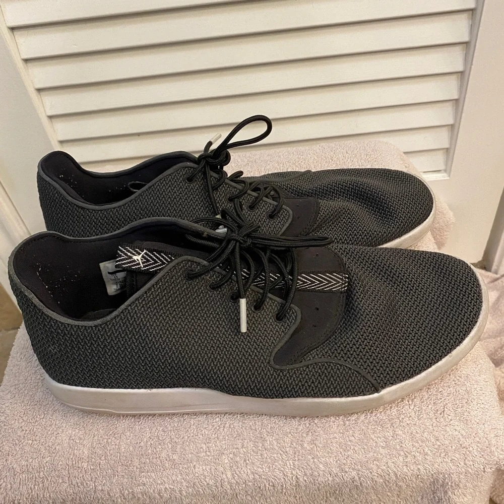 Men’s Nike Tennis Shoes; Excellent Condition; Size 11 - Picture 6 of 8